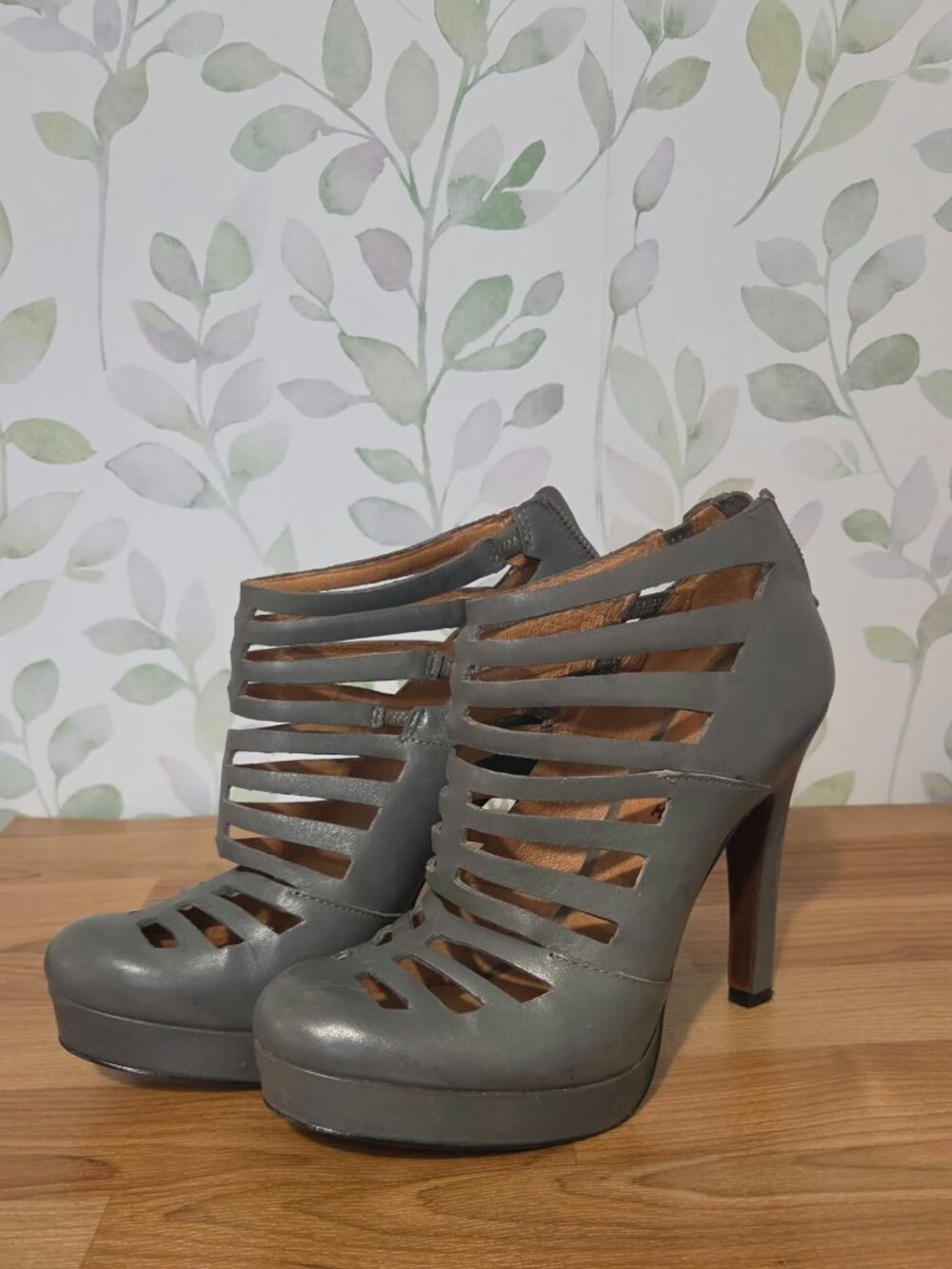 No. 704b Gray Caged Cutout Platform Heel Size 8